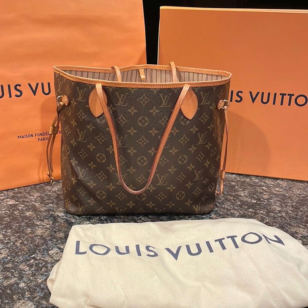 Louis Vuitton Neverfull MM bag